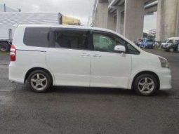 Toyota Noah GRND10007 full