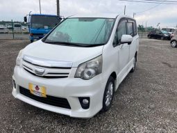 Toyota Noah SI STV300044