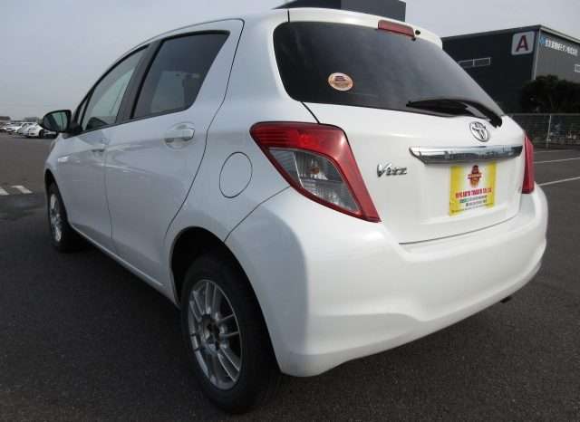 TOYOTA VITZ F 4WD ANT8000060 full